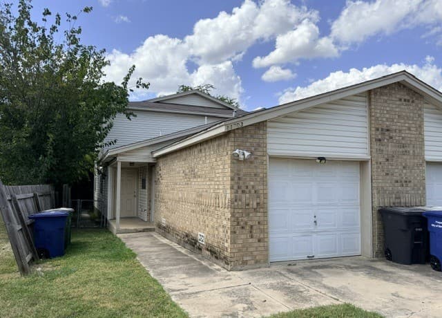 rental at 11703  Capotillo Unit 1 in San Antonio TX