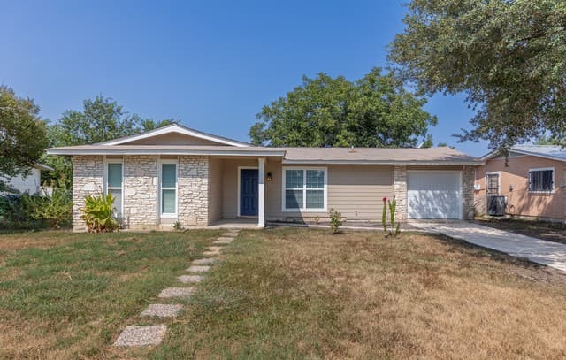 rental at 1423  Northglen in San Antonio, TX — photo 1