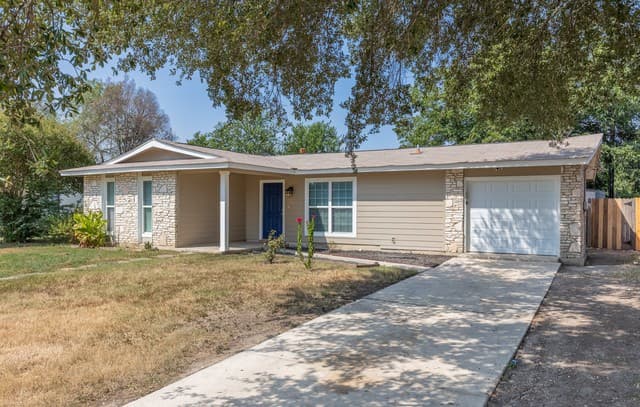 rental at 1423  Northglen in San Antonio, TX — photo 2