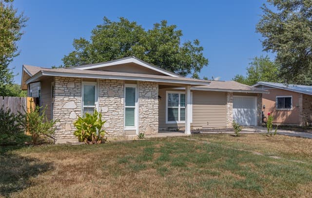 rental at 1423  Northglen in San Antonio, TX — photo 3