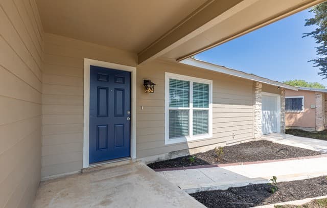 rental at 1423  Northglen in San Antonio, TX — photo 4