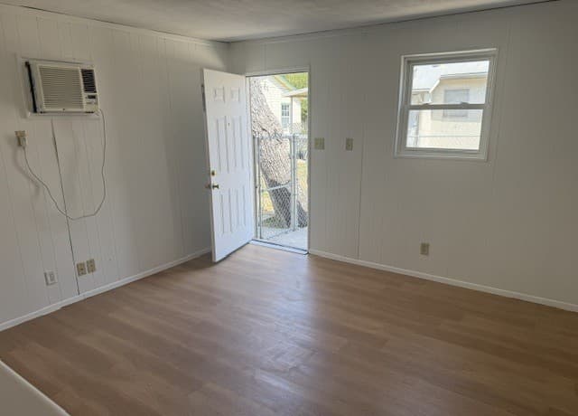 rental at 1506 W Thorain Blvd Unit BACK HOUSE in San Antonio, TX — photo 5