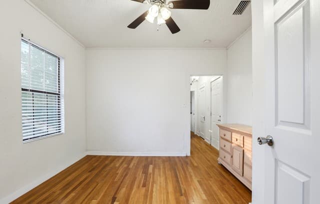 rental at 1025 W Craig Pl Unit 4 in San Antonio, TX — photo 3