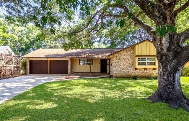 rental at 145  Valley Oak Dr in Schertz TX