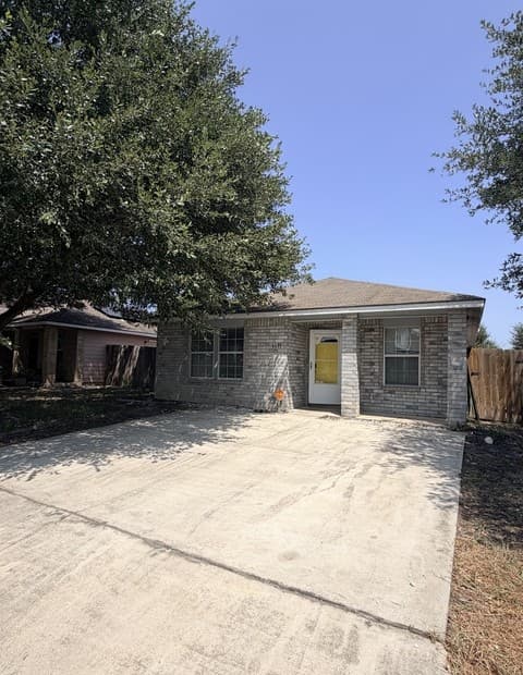 rental at 6131  Lake Victoria St in San Antonio TX