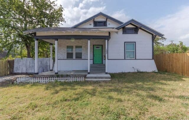rental at 103 S Mittman St in San Antonio TX