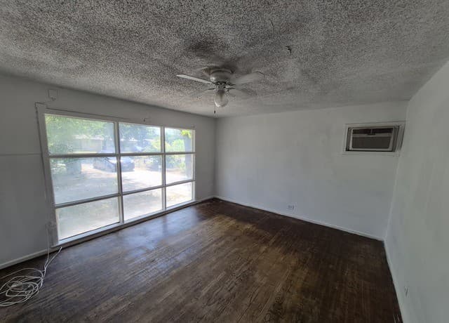 rental at 807  Weizmann St in San Antonio, TX — photo 3