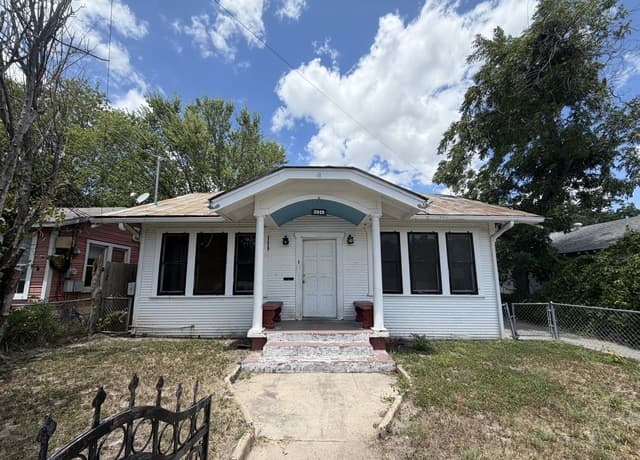 rental at 2019  Martin Luther King Dr in San Antonio TX