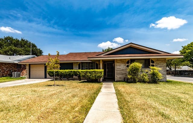 rental at 3503  Clearfield Dr in San Antonio TX