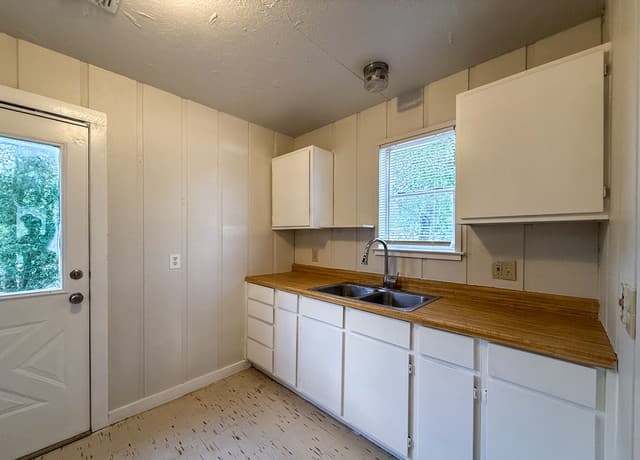 2-bedroom rental at 300 Schmucks Rd in New Braunfels, TX — photo 4