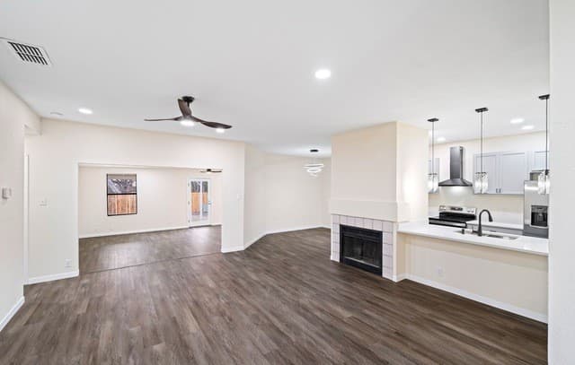 rental at 10035  Aztec Vlg in San Antonio, TX — photo 2