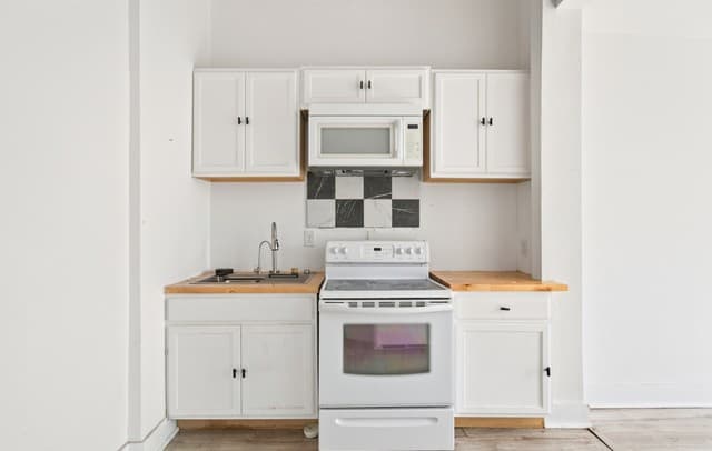 rental at 2106  Saunders Unit B in San Antonio, TX — photo 4
