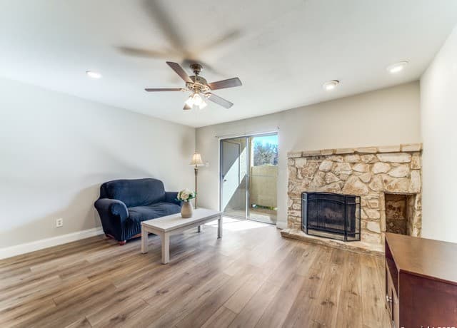 rental at 5322  Medical Dr Unit C-103 in San Antonio, TX — photo 3