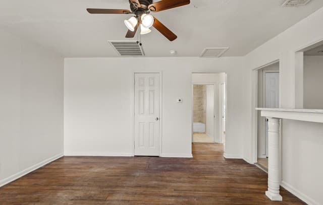 2-bedroom rental at 757 Avondale Ave in San Antonio, TX — photo 2