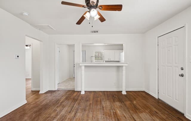 2-bedroom rental at 757 Avondale Ave in San Antonio, TX — photo 4