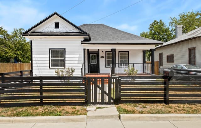 rental at 223  Porter St in San Antonio TX