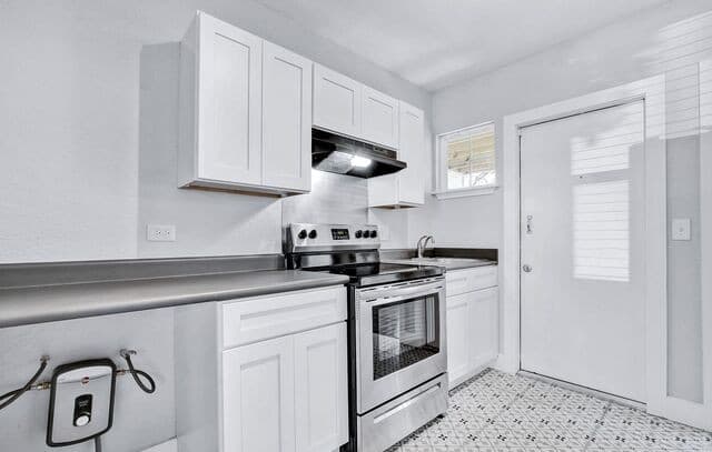 rental at 1020 W French Pl Unit 2 in San Antonio, TX — photo 4