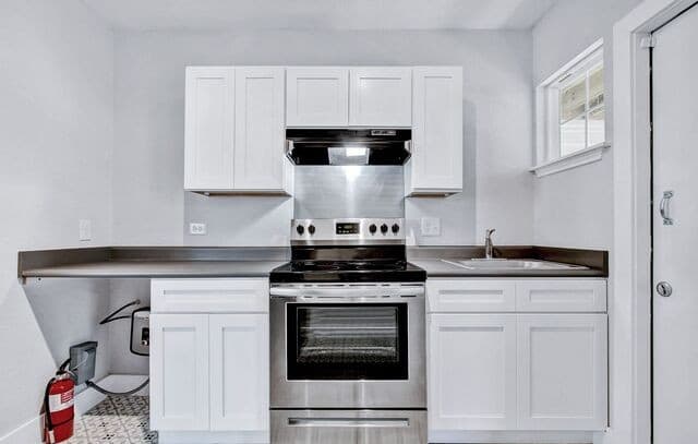 rental at 1020 W French Pl Unit 2 in San Antonio, TX — photo 5
