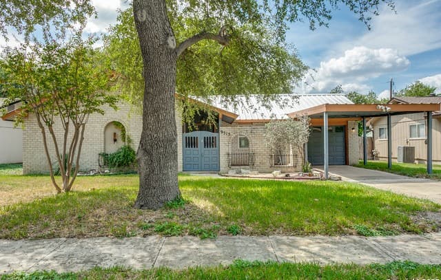 rental at 9515  Reece Dr in San Antonio TX