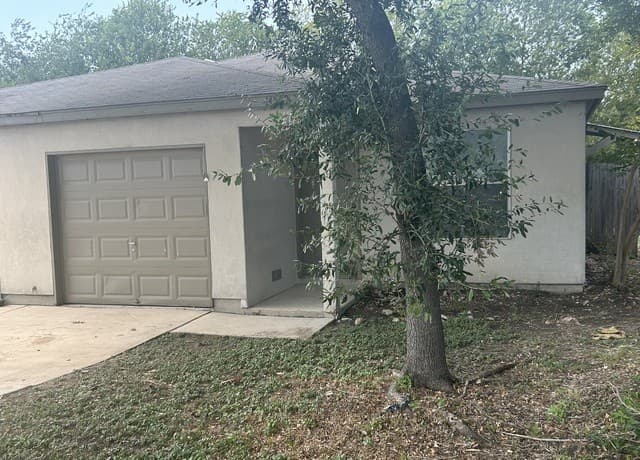 2-bedroom rental at 14549 Clovelly Wood in San Antonio, TX — photo 2