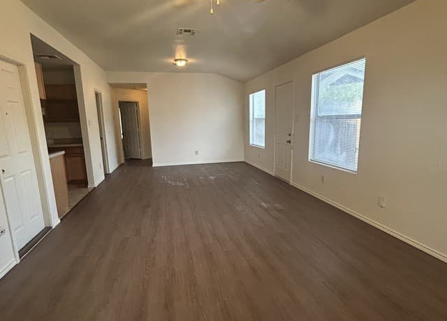 2-bedroom rental at 14549 Clovelly Wood in San Antonio, TX — photo 3