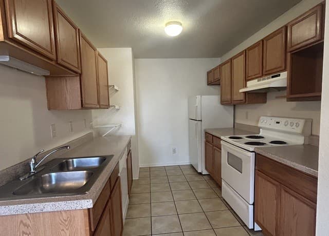 2-bedroom rental at 14549 Clovelly Wood in San Antonio, TX — photo 4