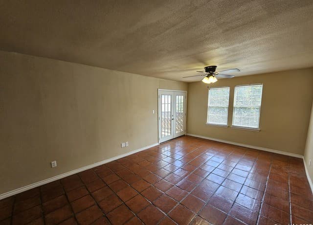rental at 1305  E Mulberry Ave Unit 4 in San Antonio, TX — photo 5
