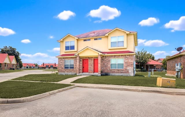 2-bedroom rental at 6342 Queens Castle Unit 1 in San Antonio, TX — photo 1