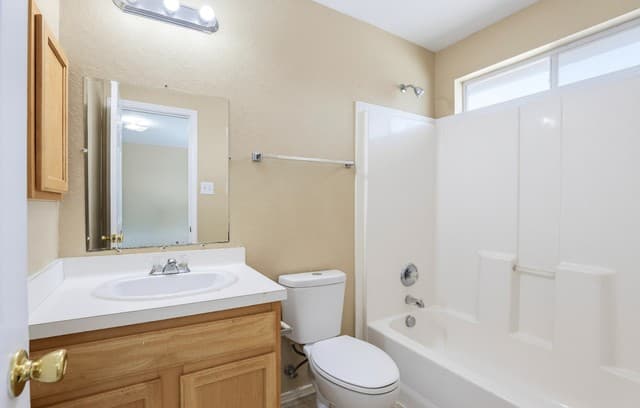 2-bedroom rental at 6342 Queens Castle Unit 1 in San Antonio, TX — photo 5