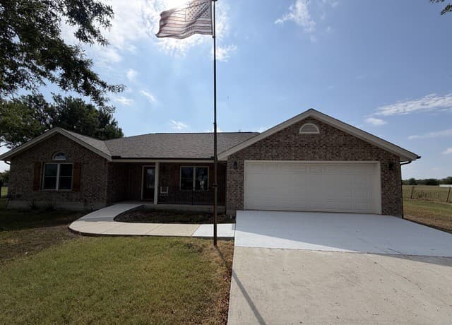 rental at 433 W Klein Rd in New Braunfels TX