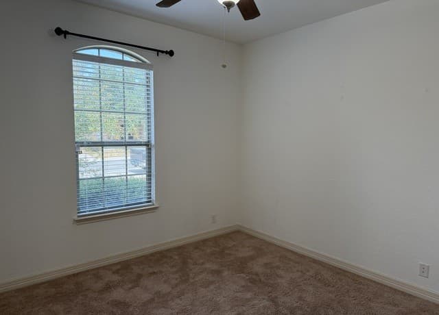 rental at 15418  Birdstone in San Antonio, TX — photo 4