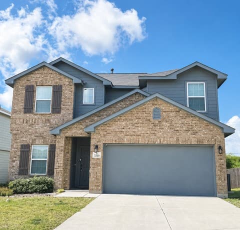 rental at 7510 Boxing Elm in San Antonio TX
