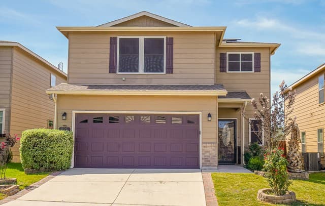 rental at 425 Auburn Park in Selma TX