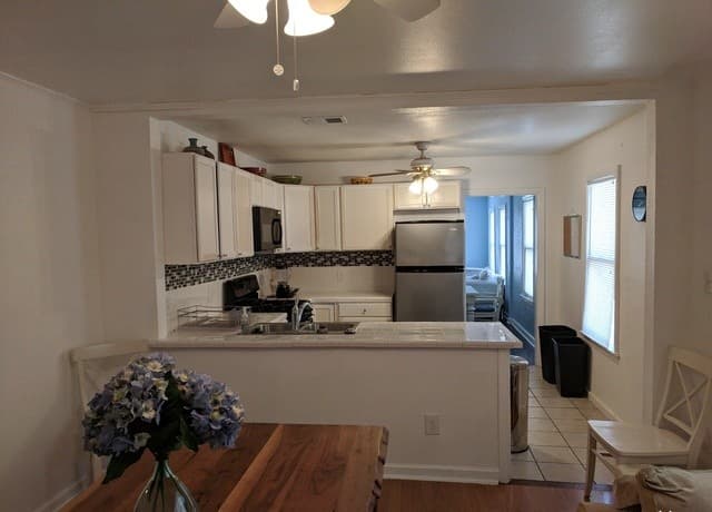 rental at 2011 W Houston St in San Antonio TX
