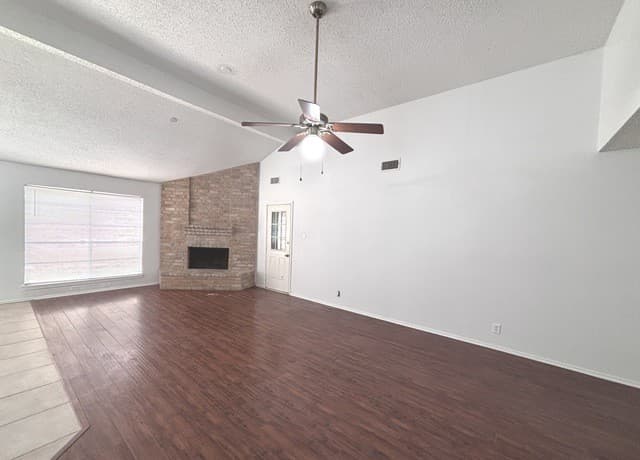 rental at 10922 Forest Smt in Live Oak TX