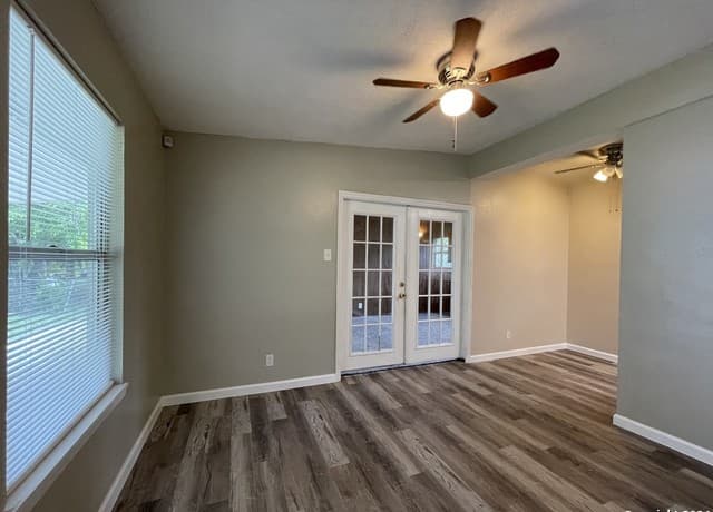rental at 130  Ashford Dr in San Antonio, TX — photo 3