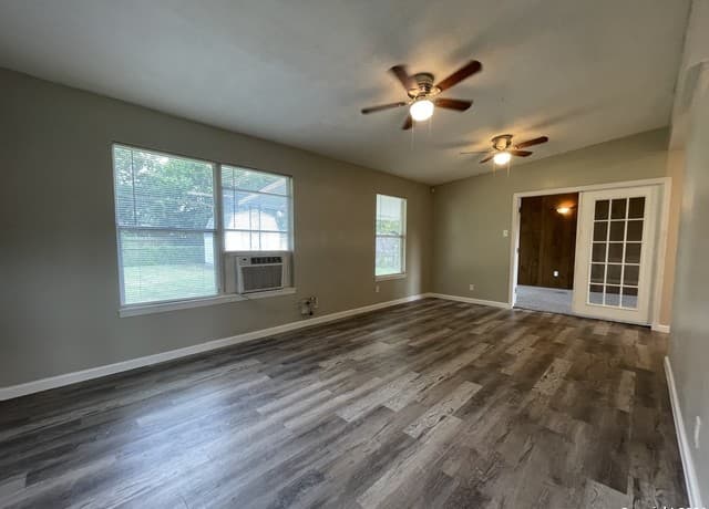 rental at 130  Ashford Dr in San Antonio, TX — photo 4