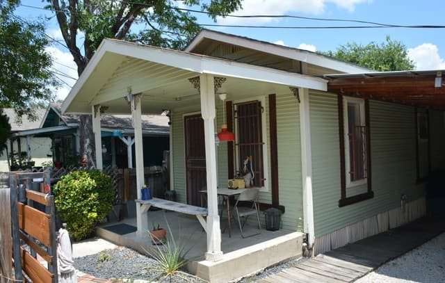 rental at 216 N Pinto St in San Antonio, TX — photo 4
