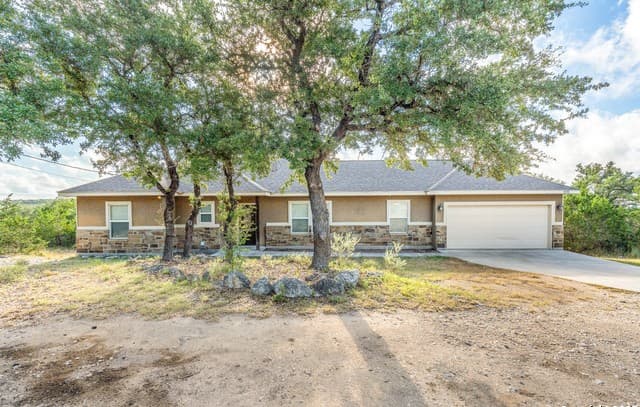 rental at 1131  Rocky Ridge Loop in Canyon Lake, TX — photo 2