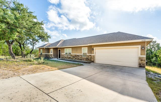 rental at 1131  Rocky Ridge Loop in Canyon Lake, TX — photo 3