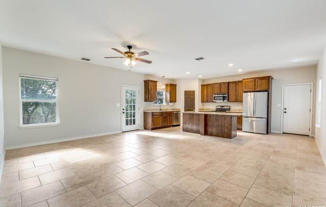 rental at 1131  Rocky Ridge Loop in Canyon Lake, TX — photo 4