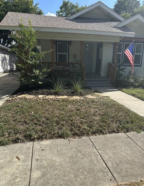 rental at 1734  W Kings Hwy in San Antonio, TX — photo 3