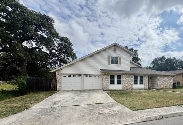 rental at 5506  Timberhurst in San Antonio, TX — photo 4