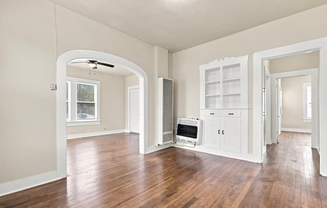 rental at 313 S Pine St in San Antonio, TX — photo 1