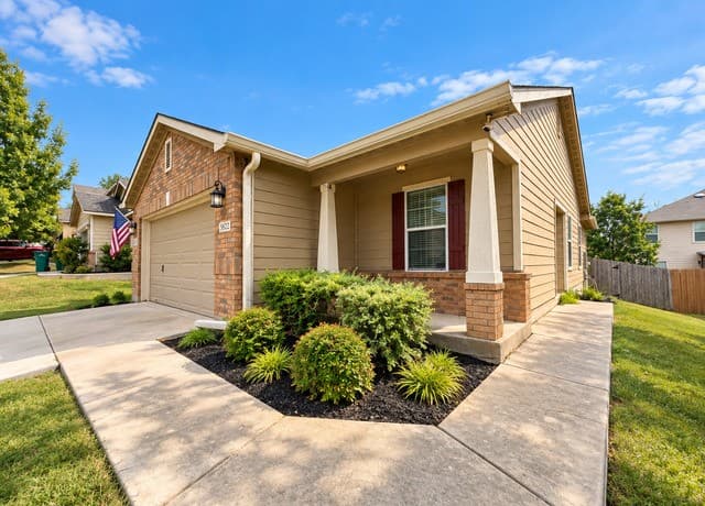 rental at 9622  Copper Est in Converse, TX — photo 2