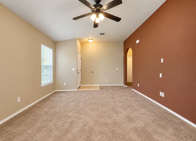 rental at 9622  Copper Est in Converse, TX — photo 3