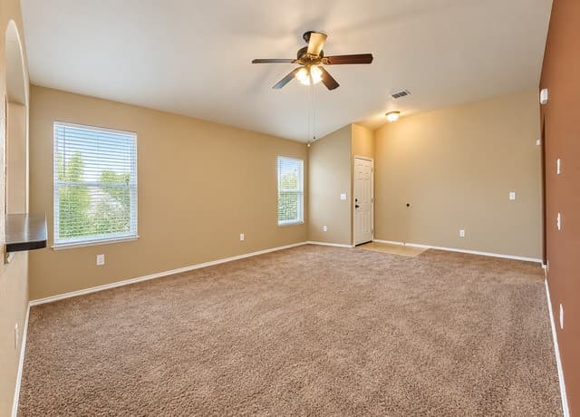 rental at 9622  Copper Est in Converse, TX — photo 4