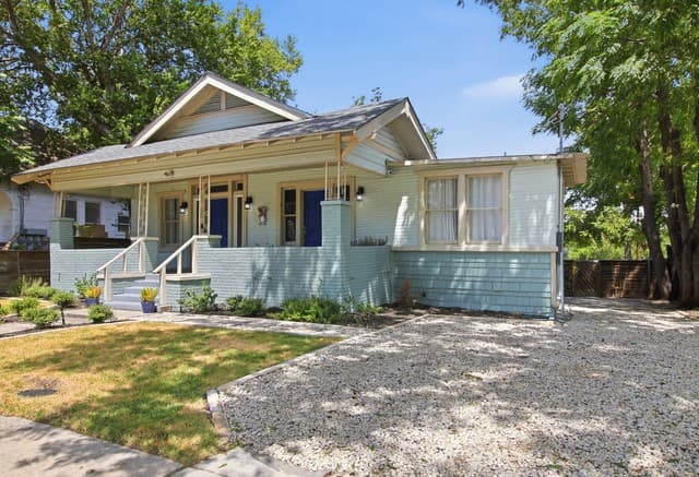 rental at 1025  Dawson St in San Antonio, TX — photo 1