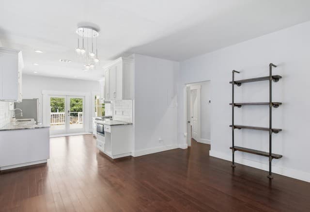 rental at 1025  Dawson St in San Antonio, TX — photo 4