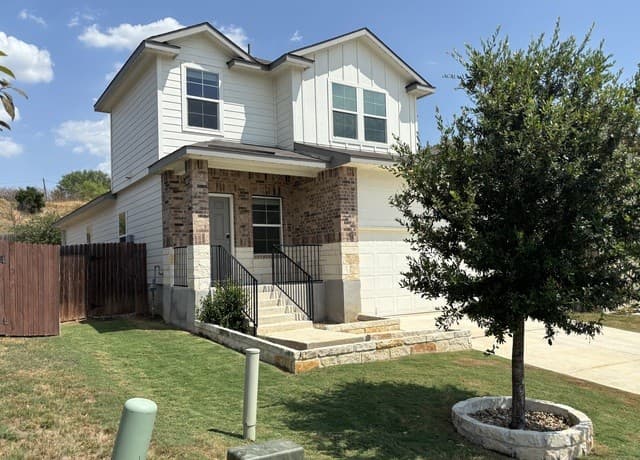 rental at 6442  Greensleeves in San Antonio, TX — photo 3